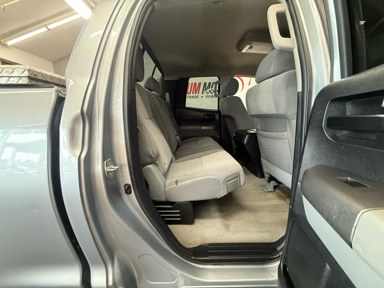 Toyota Tundra Base Double Cab 5.7L 2WD 2011