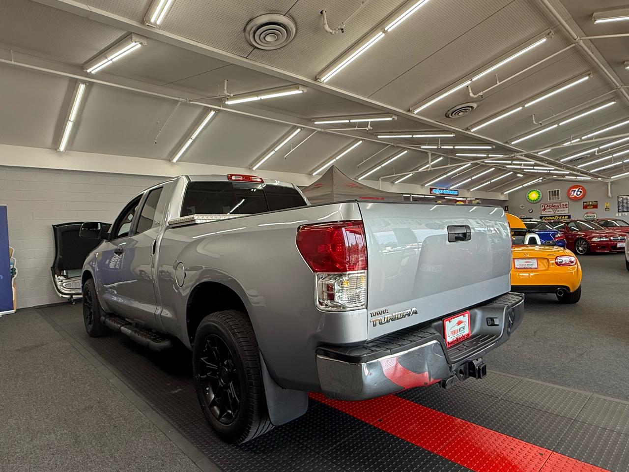 Toyota Tundra Base Double Cab 5.7L 2WD 2011