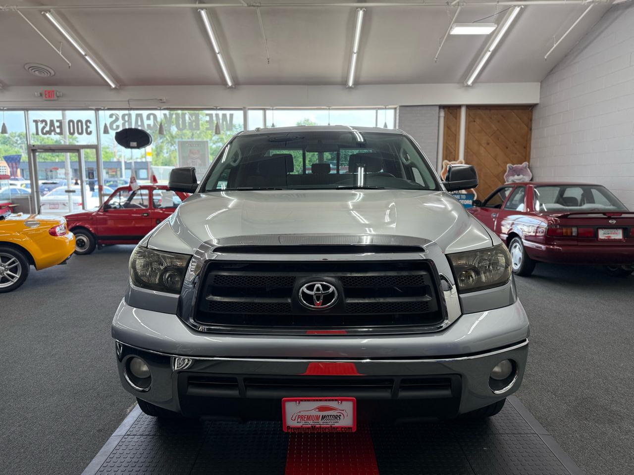 Toyota Tundra Base Double Cab 5.7L 2WD 2011