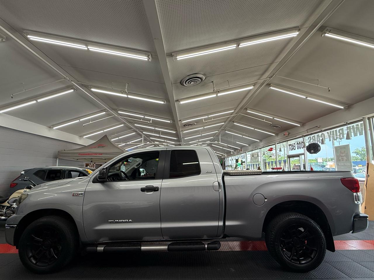 Toyota Tundra Base Double Cab 5.7L 2WD 2011