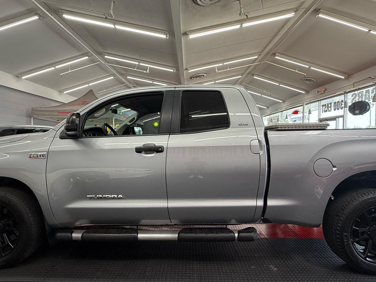 Toyota Tundra Base Double Cab 5.7L 2WD 2011