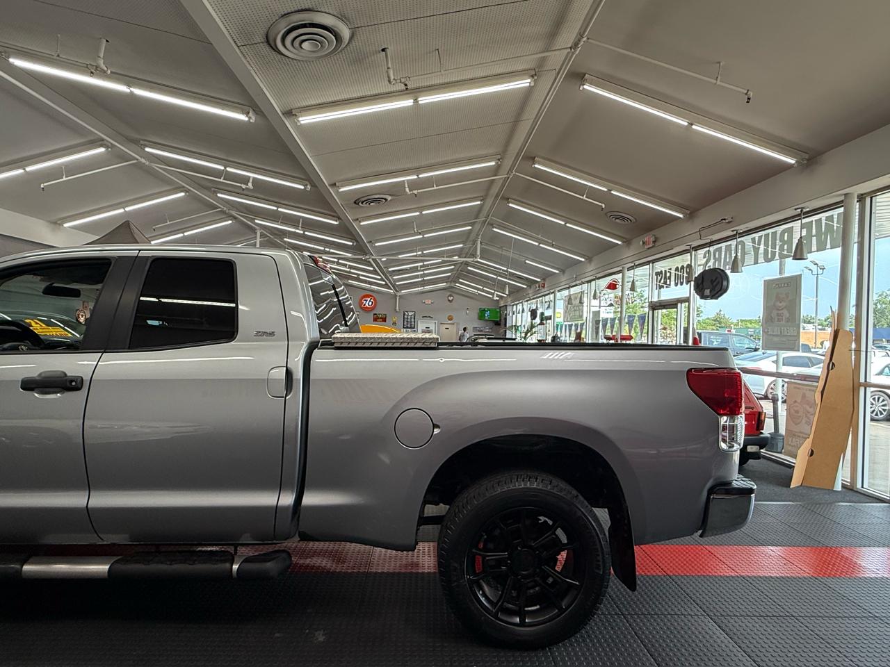 Toyota Tundra Base Double Cab 5.7L 2WD 2011