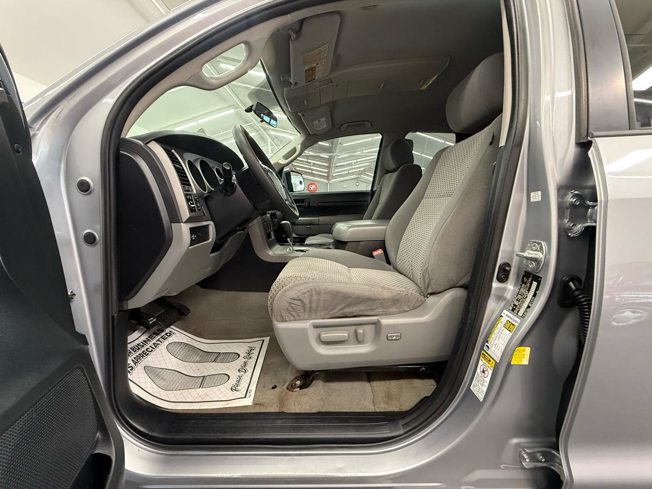 Toyota Tundra Base Double Cab 5.7L 2WD 2011