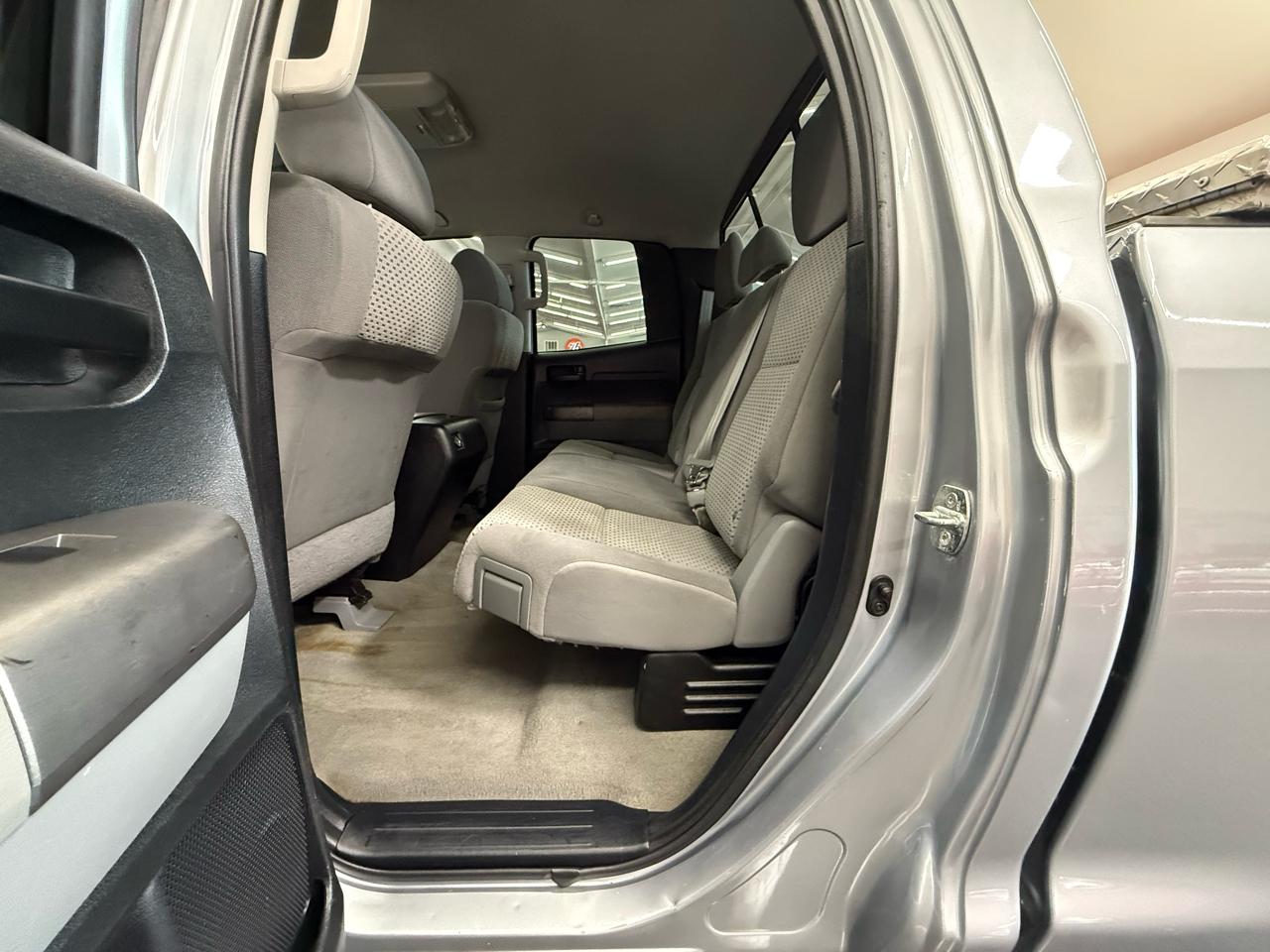 Toyota Tundra Base Double Cab 5.7L 2WD 2011