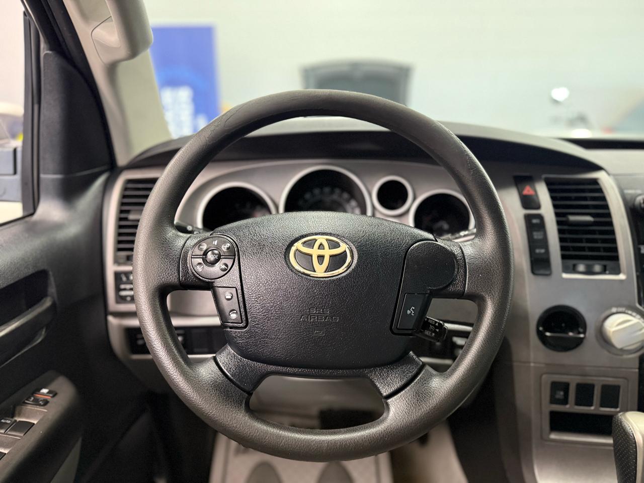 Toyota Tundra Base Double Cab 5.7L 2WD 2011