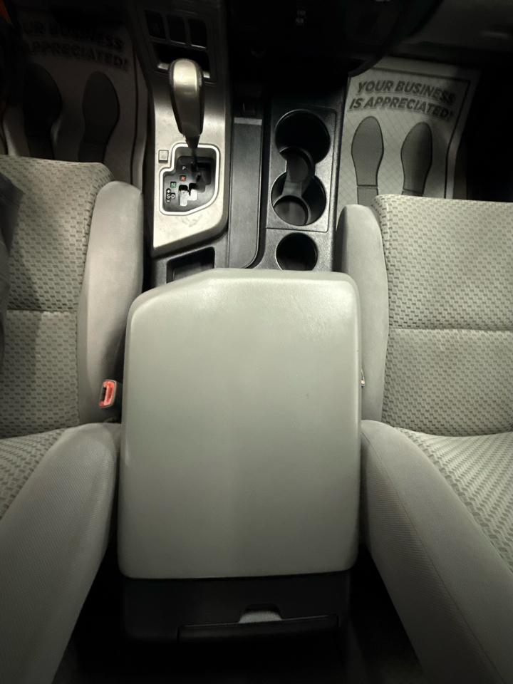 Toyota Tundra Base Double Cab 5.7L 2WD 2011
