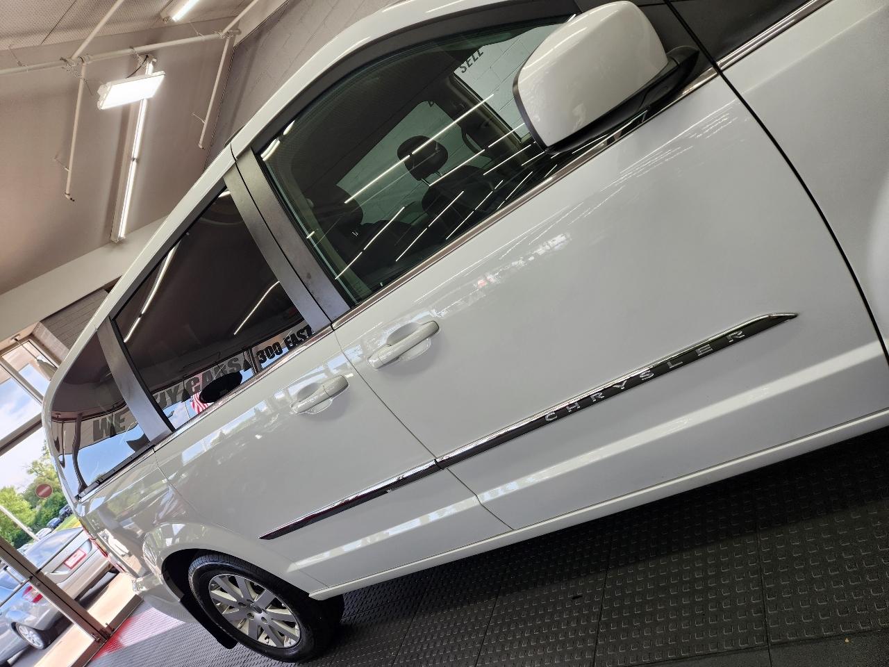 Chrysler Town & Country Touring 2016