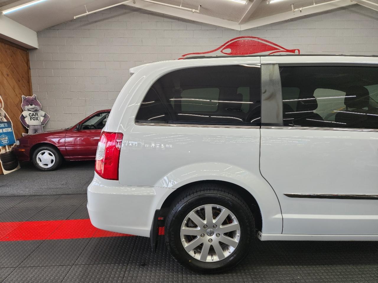 Chrysler Town & Country Touring 2016