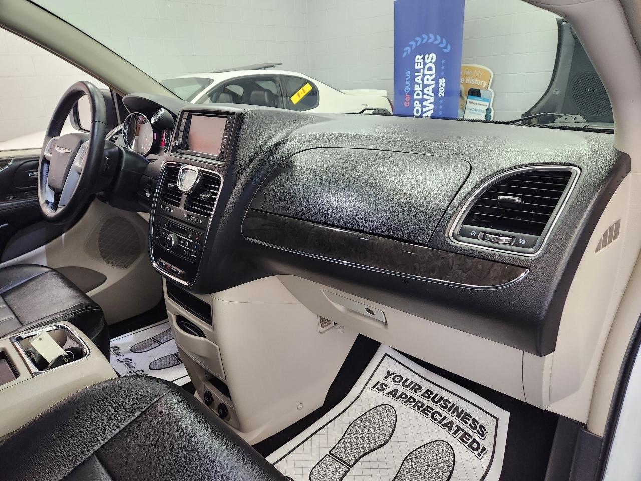 Chrysler Town & Country Touring 2016