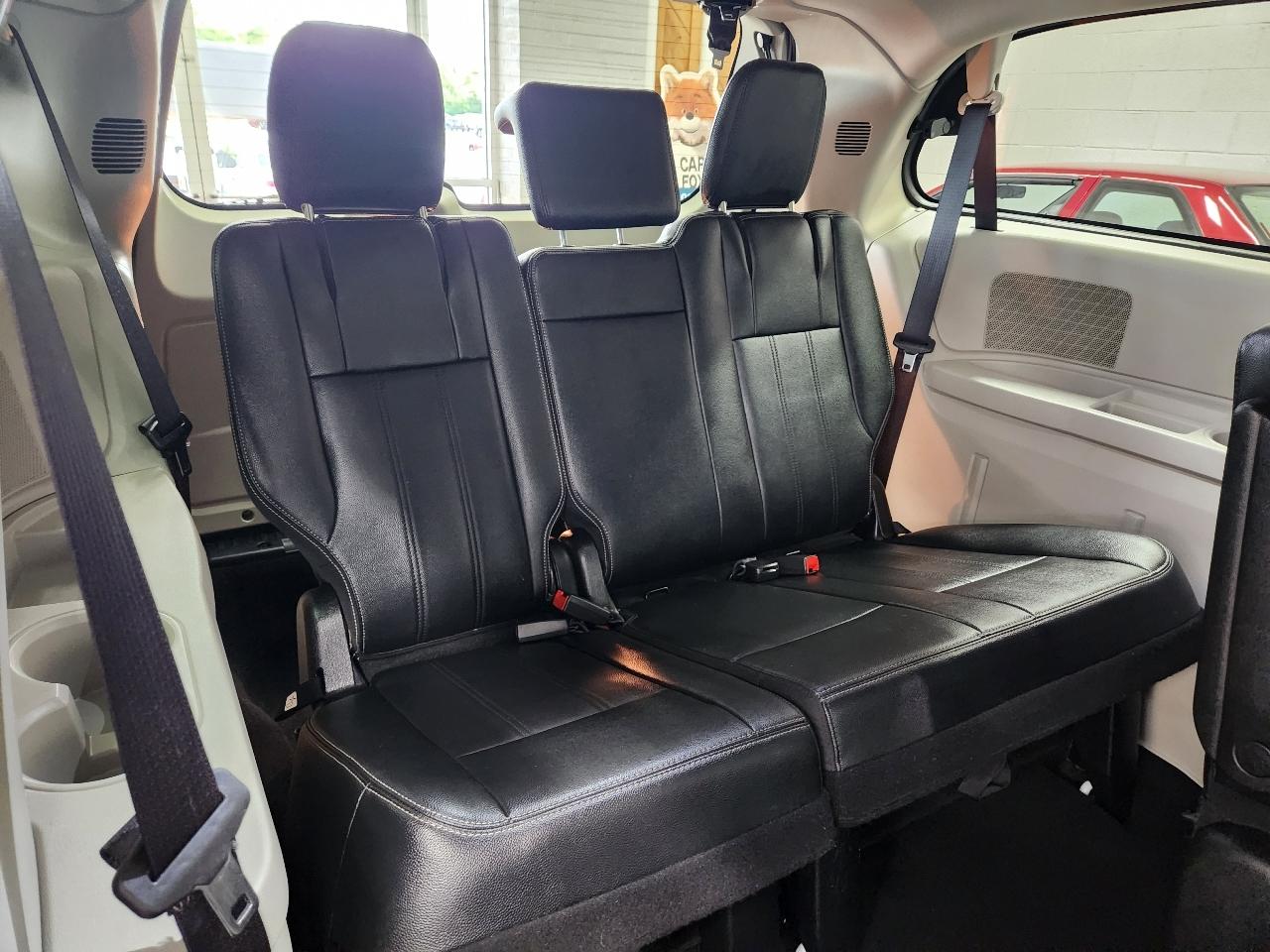 Chrysler Town & Country Touring 2016