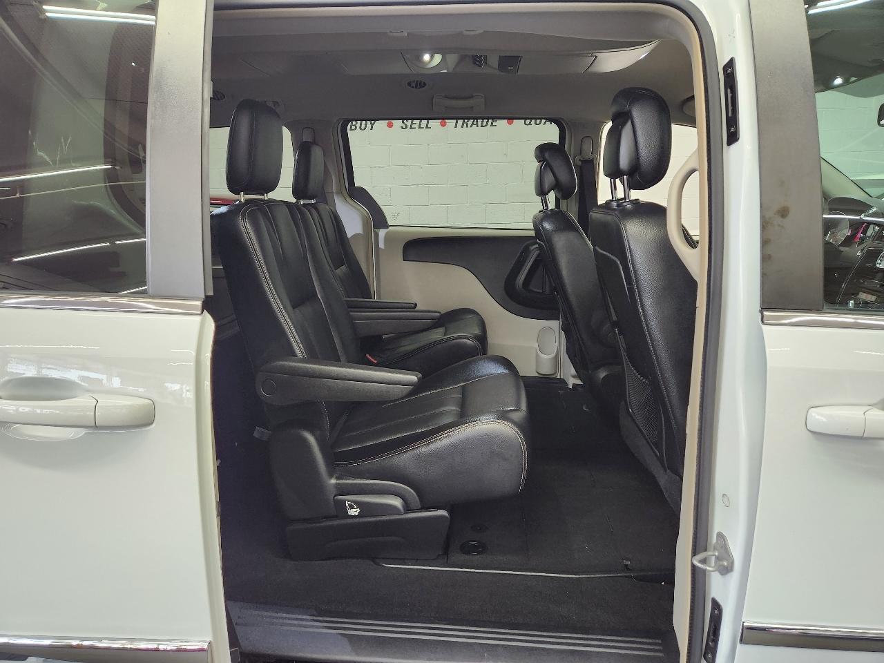 Chrysler Town & Country Touring 2016