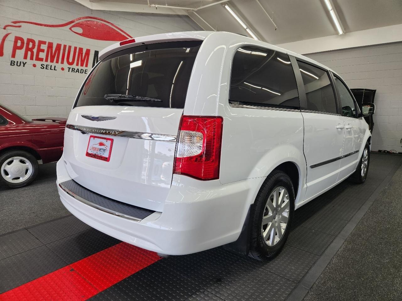 Chrysler Town & Country Touring 2016