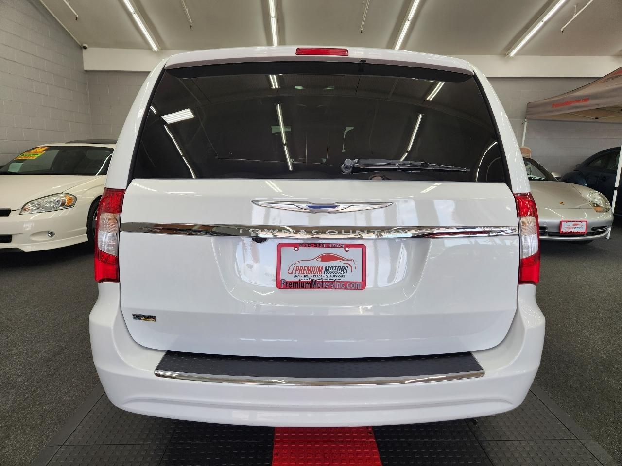 Chrysler Town & Country Touring 2016