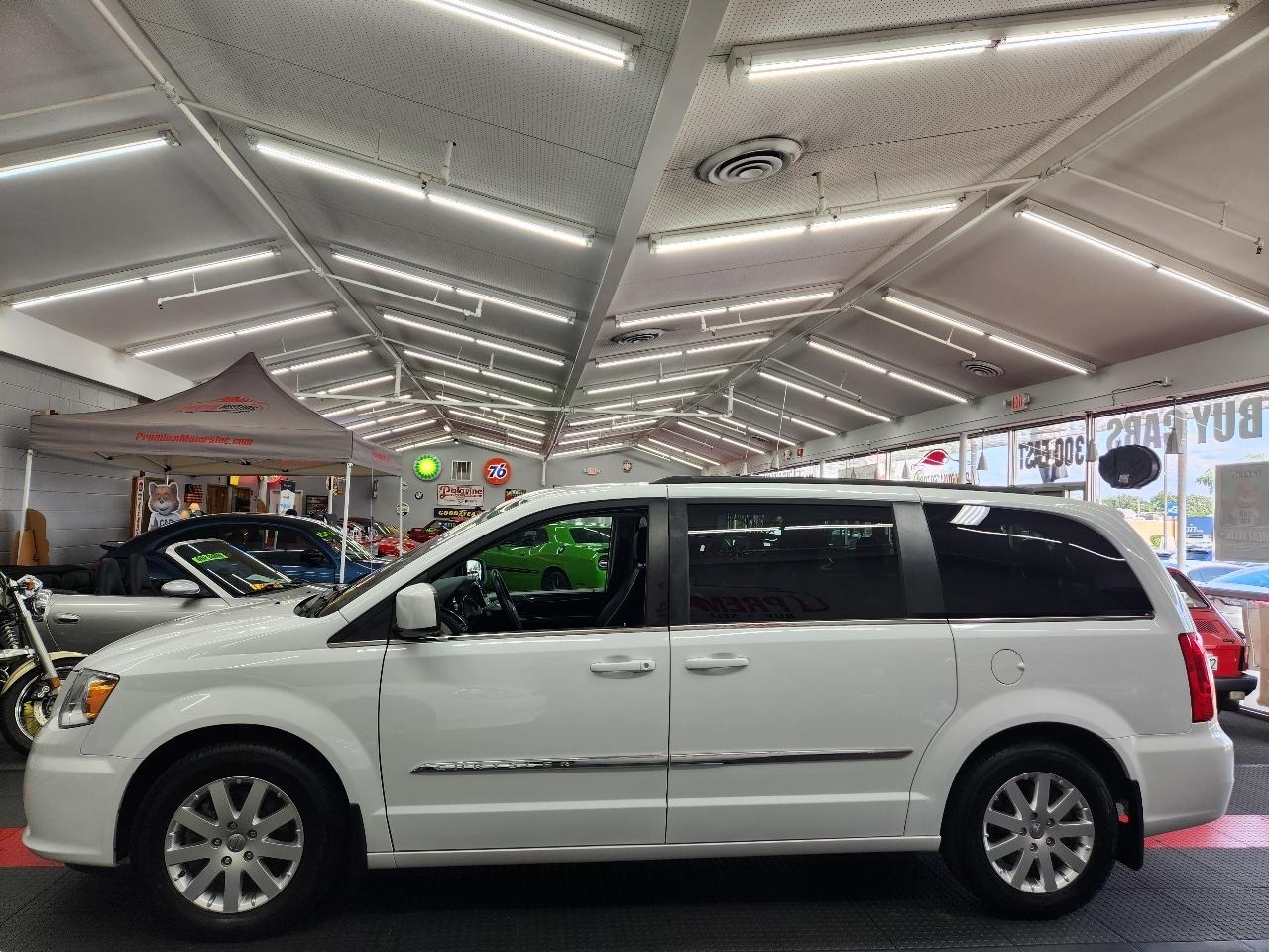 Chrysler Town & Country Touring 2016