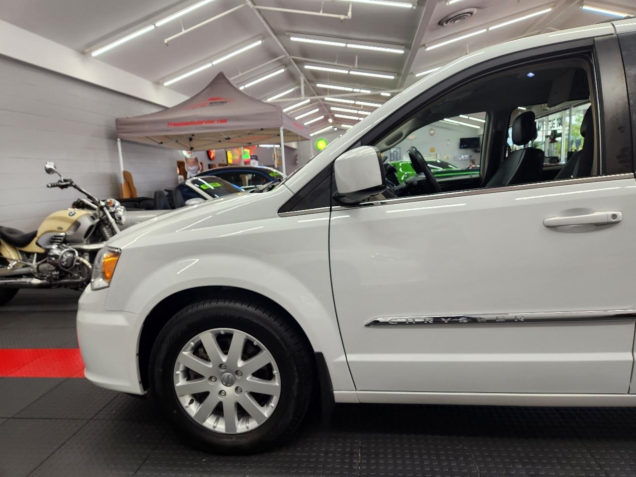 Chrysler Town & Country Touring 2016