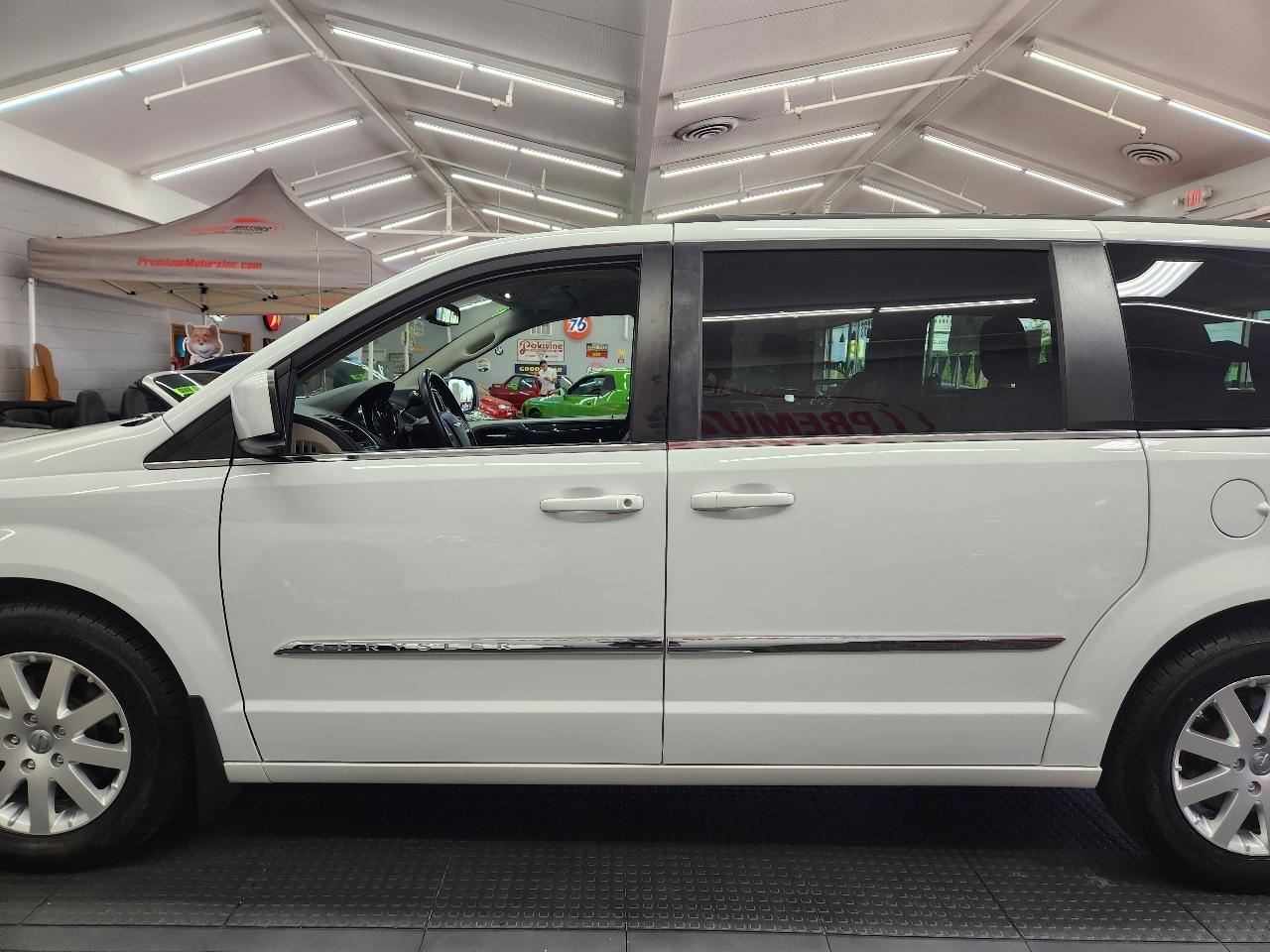 Chrysler Town & Country Touring 2016
