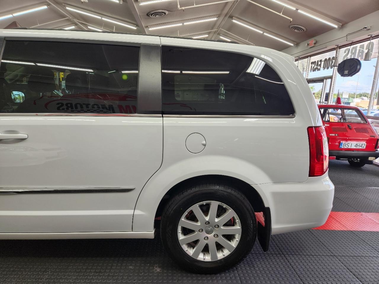Chrysler Town & Country Touring 2016