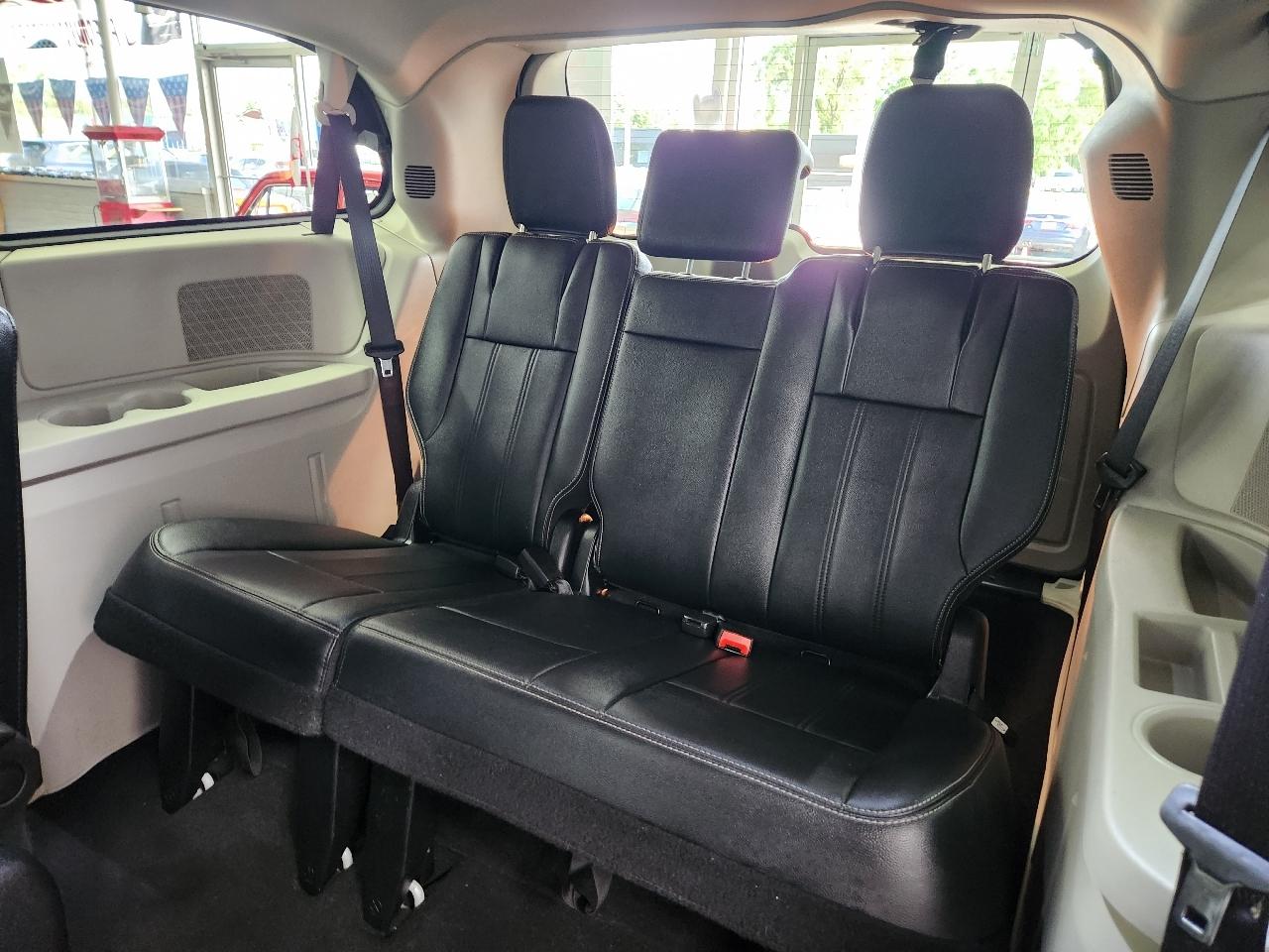Chrysler Town & Country Touring 2016