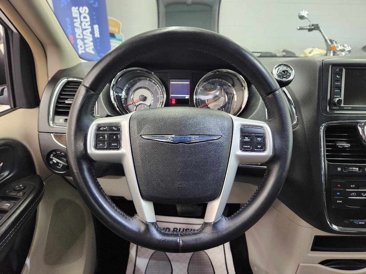 Chrysler Town & Country Touring 2016