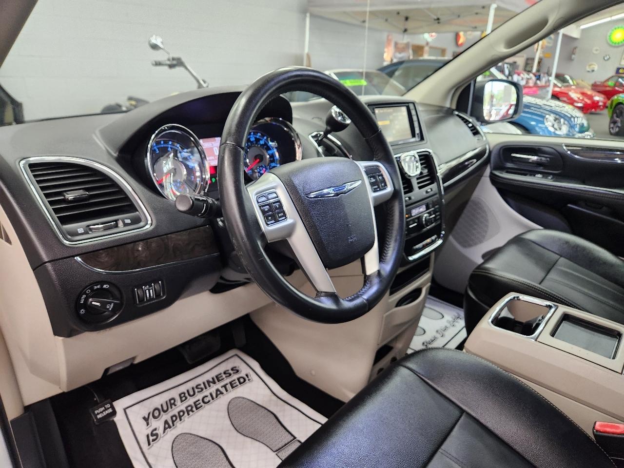 Chrysler Town & Country Touring 2016