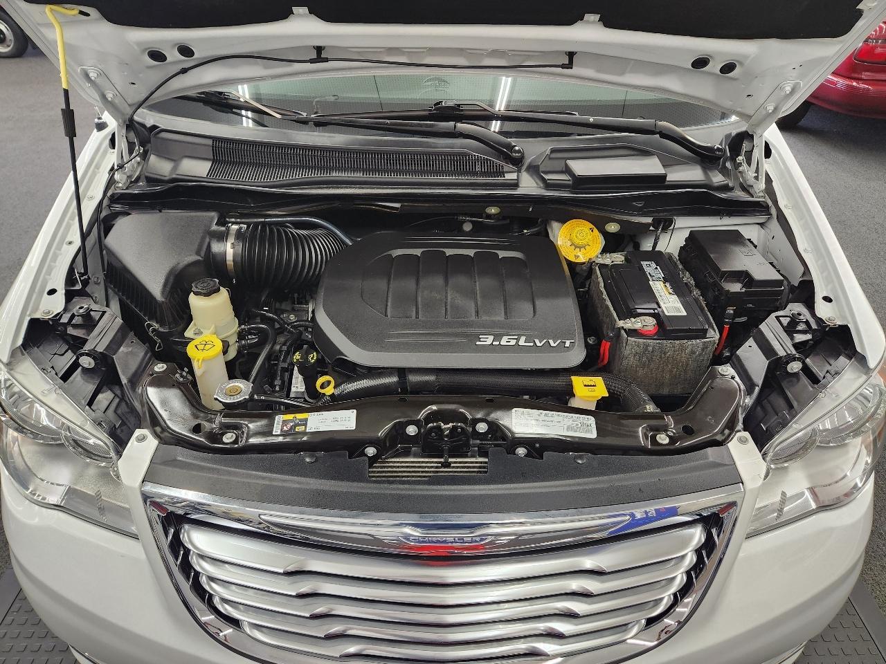Chrysler Town & Country Touring 2016