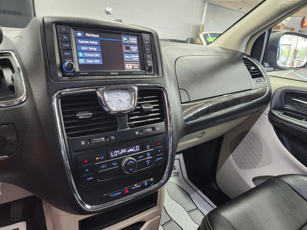 Chrysler Town & Country Touring 2016