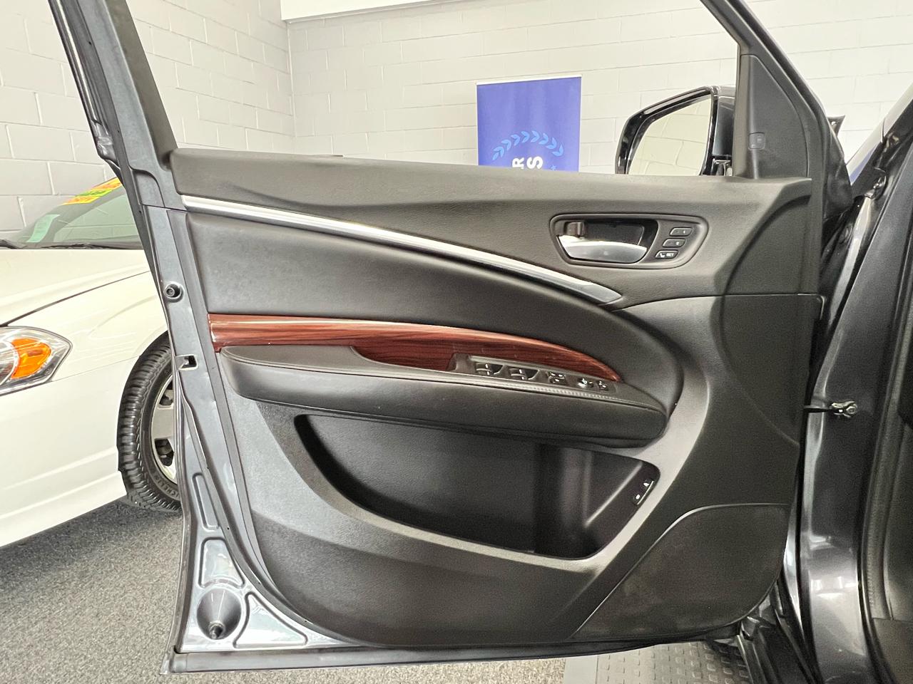 Acura MDX Advance 4D SUV w/RES 2014