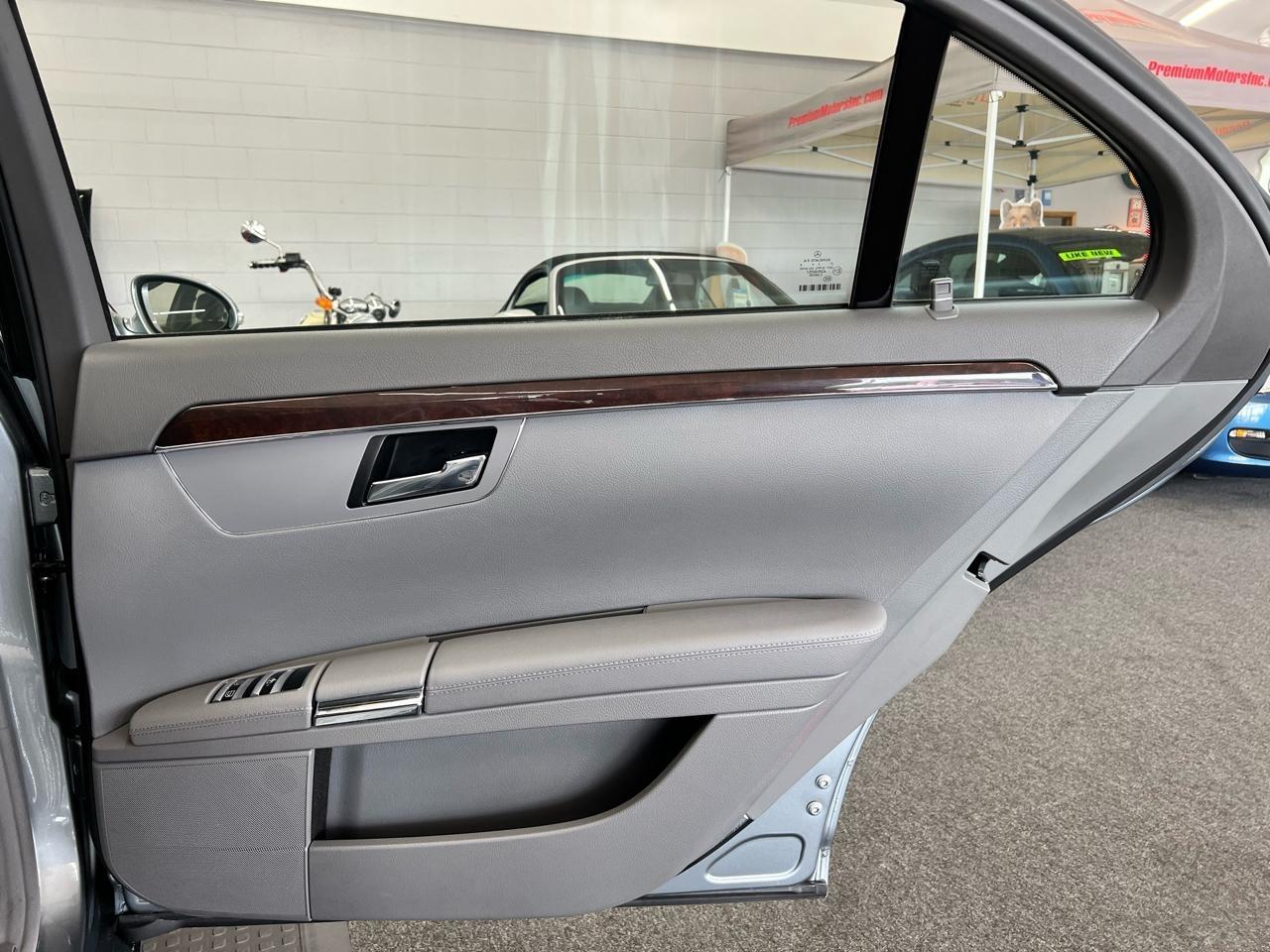 Mercedes-Benz S-Class  2007