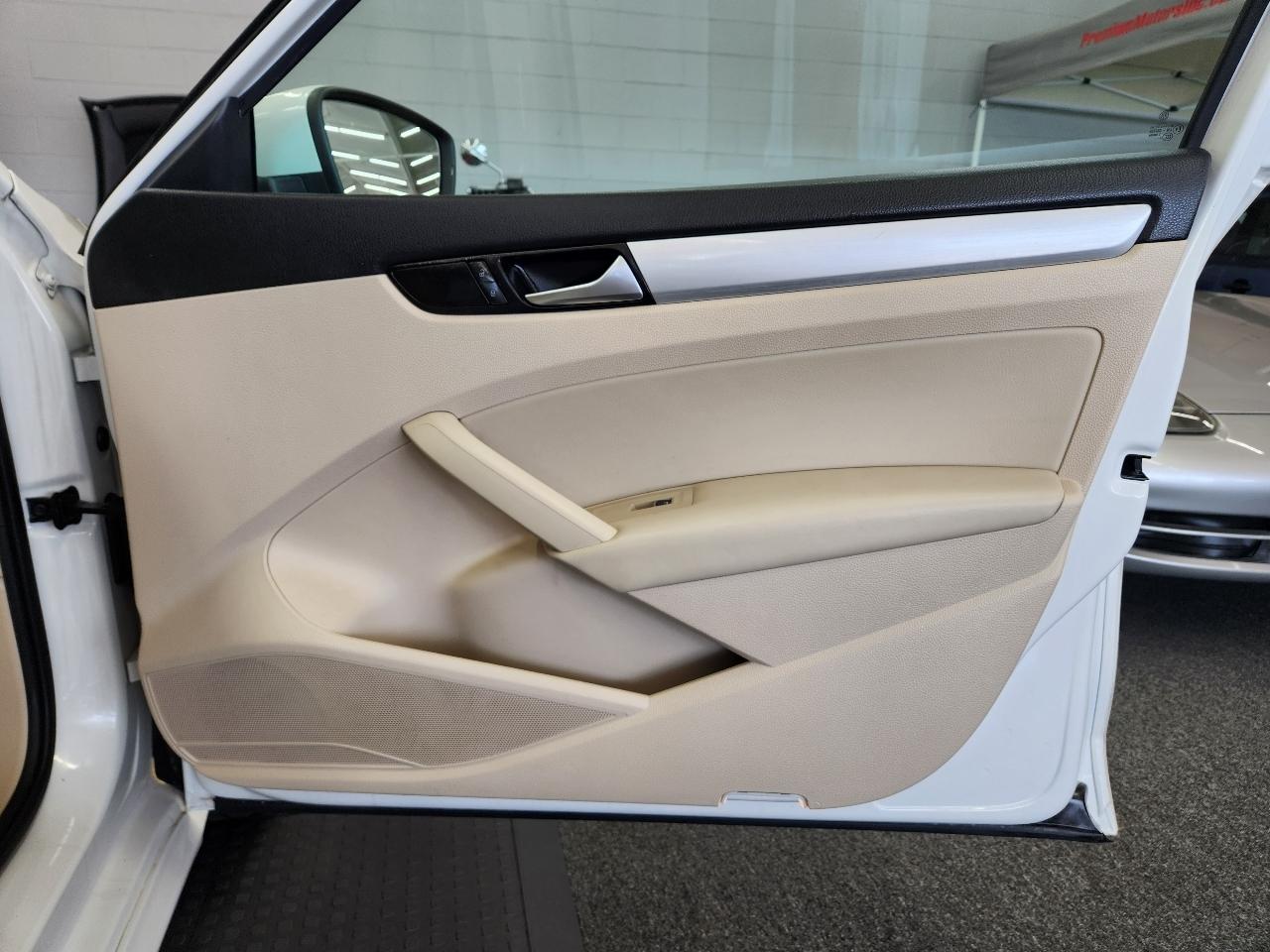 Volkswagen Passat SE 2013