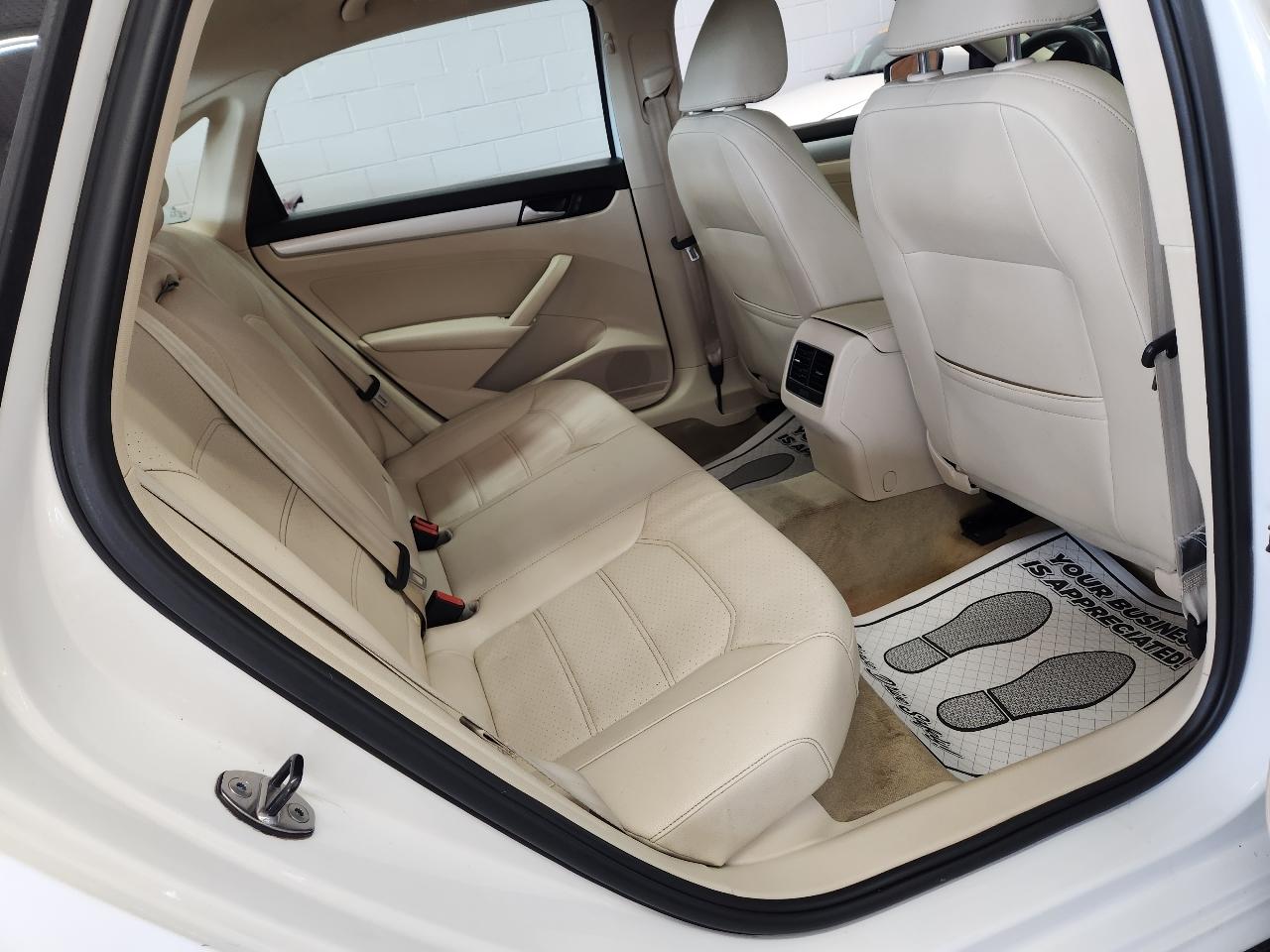 Volkswagen Passat SE 2013