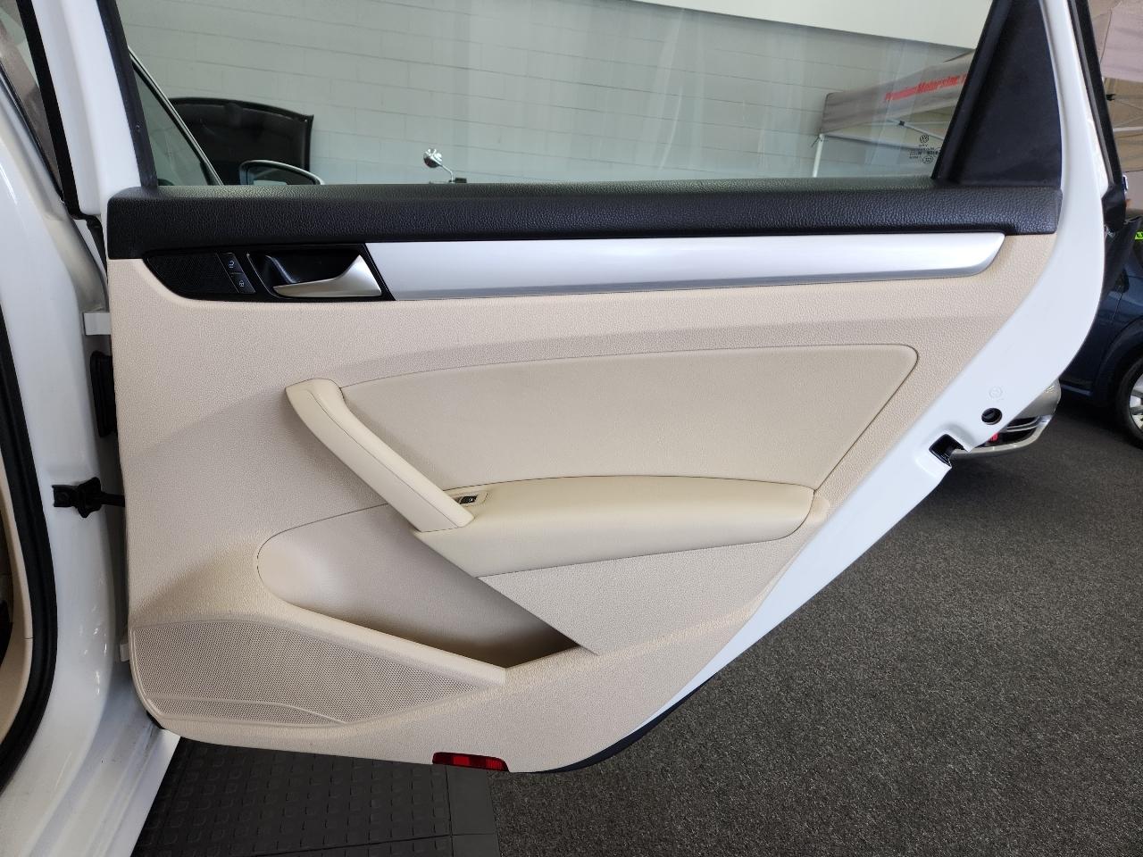 Volkswagen Passat SE 2013