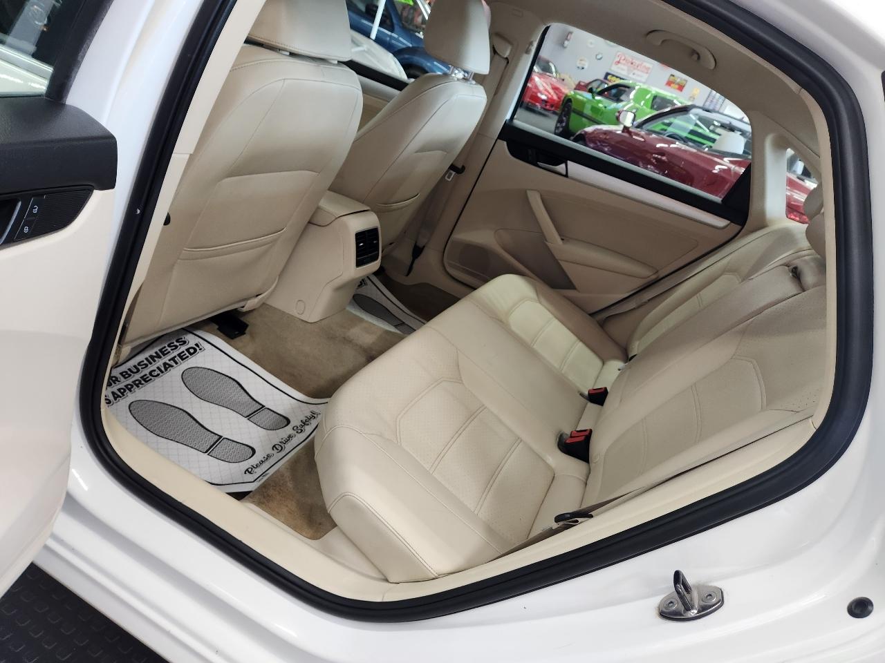 Volkswagen Passat SE 2013