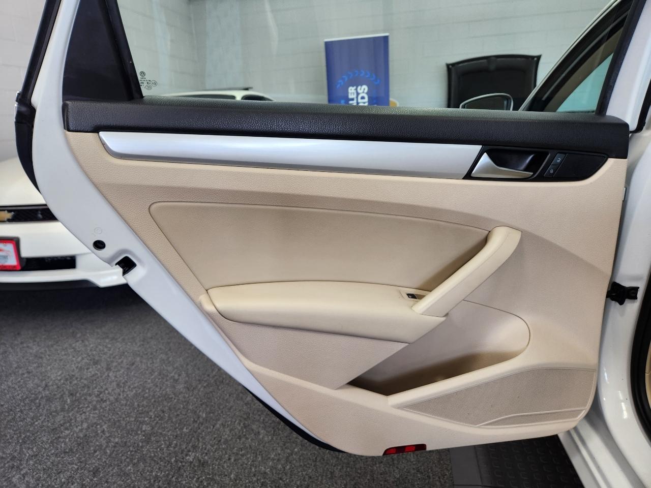 Volkswagen Passat SE 2013