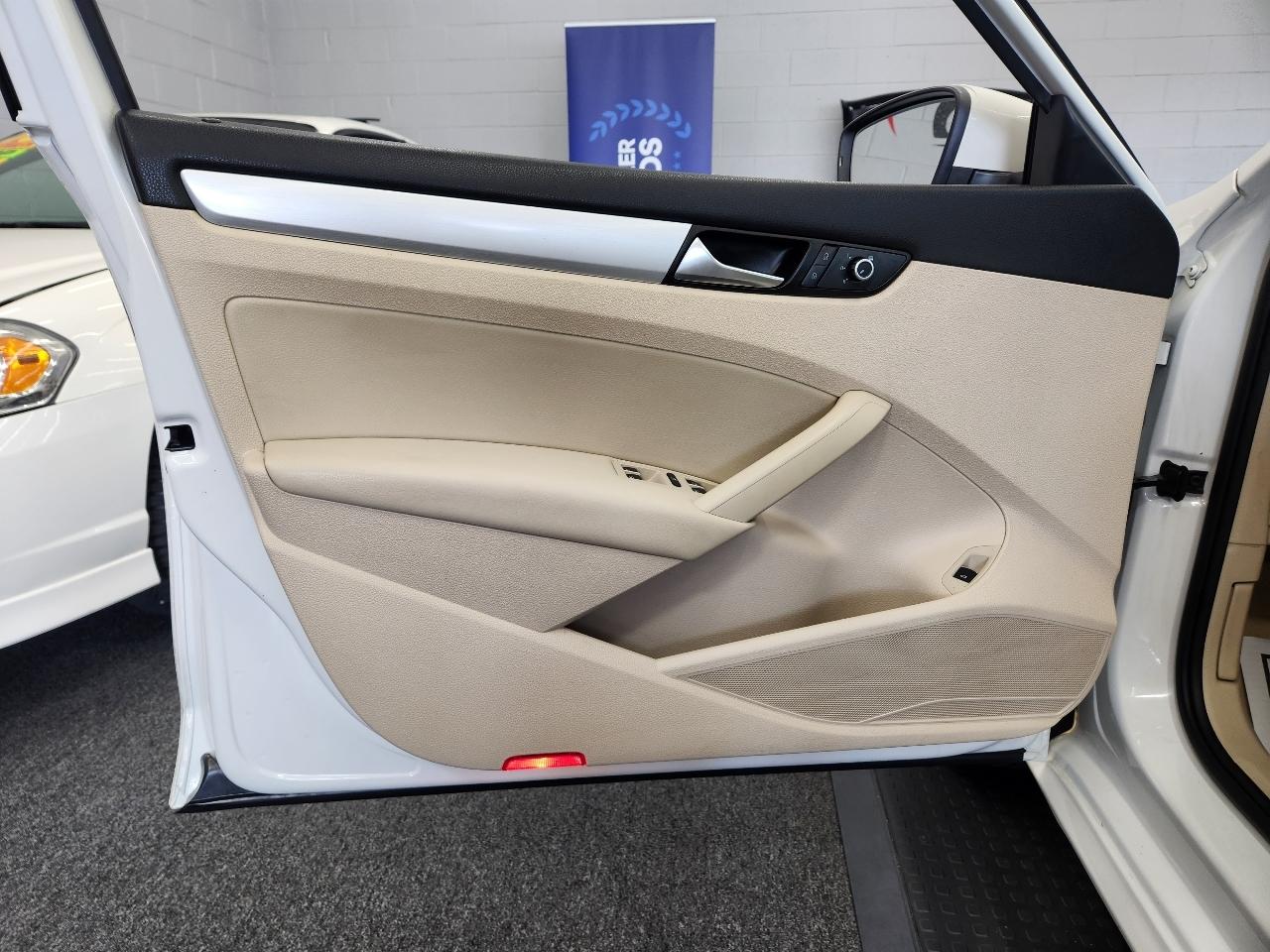 Volkswagen Passat SE 2013