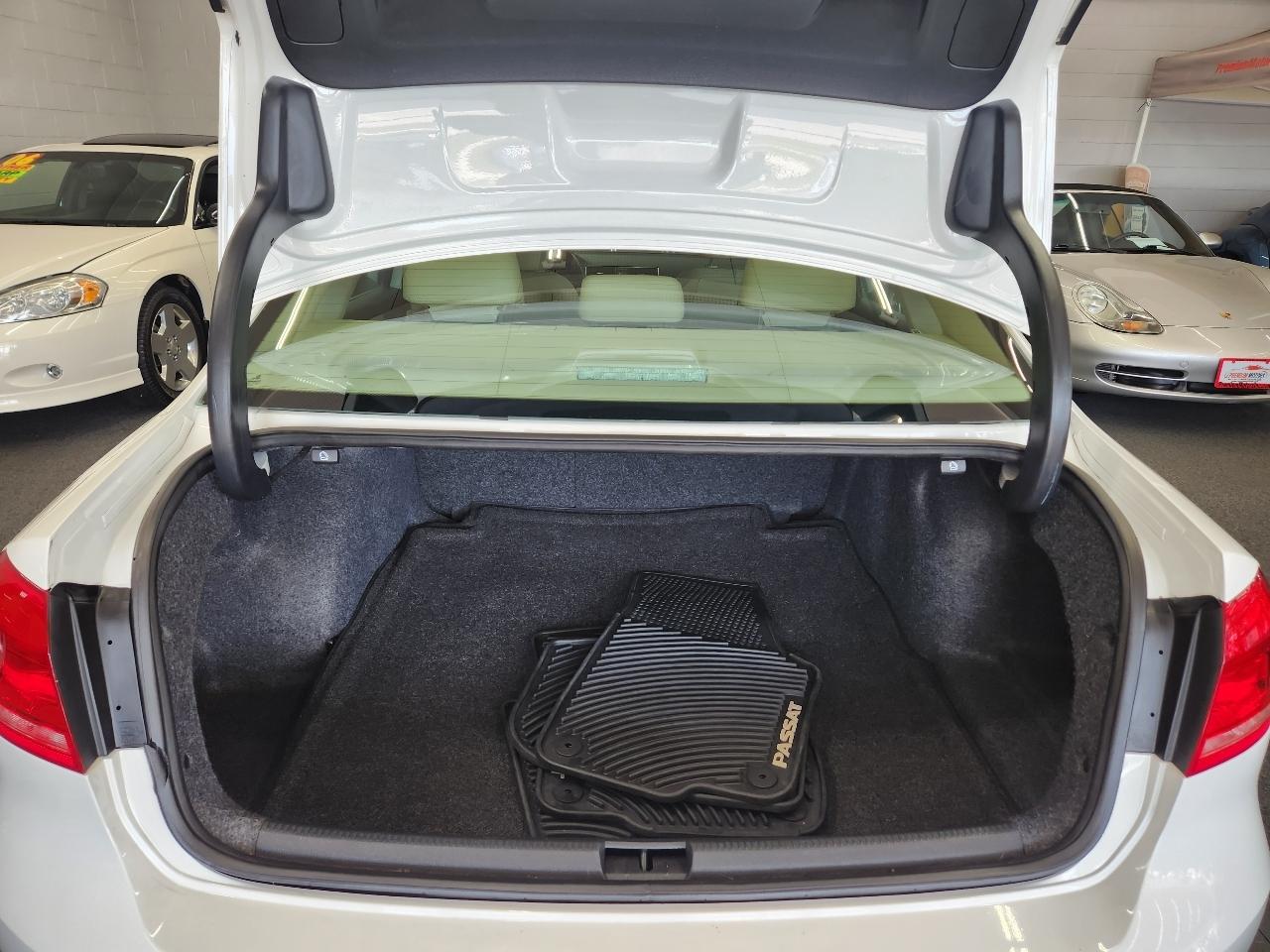 Volkswagen Passat SE 2013