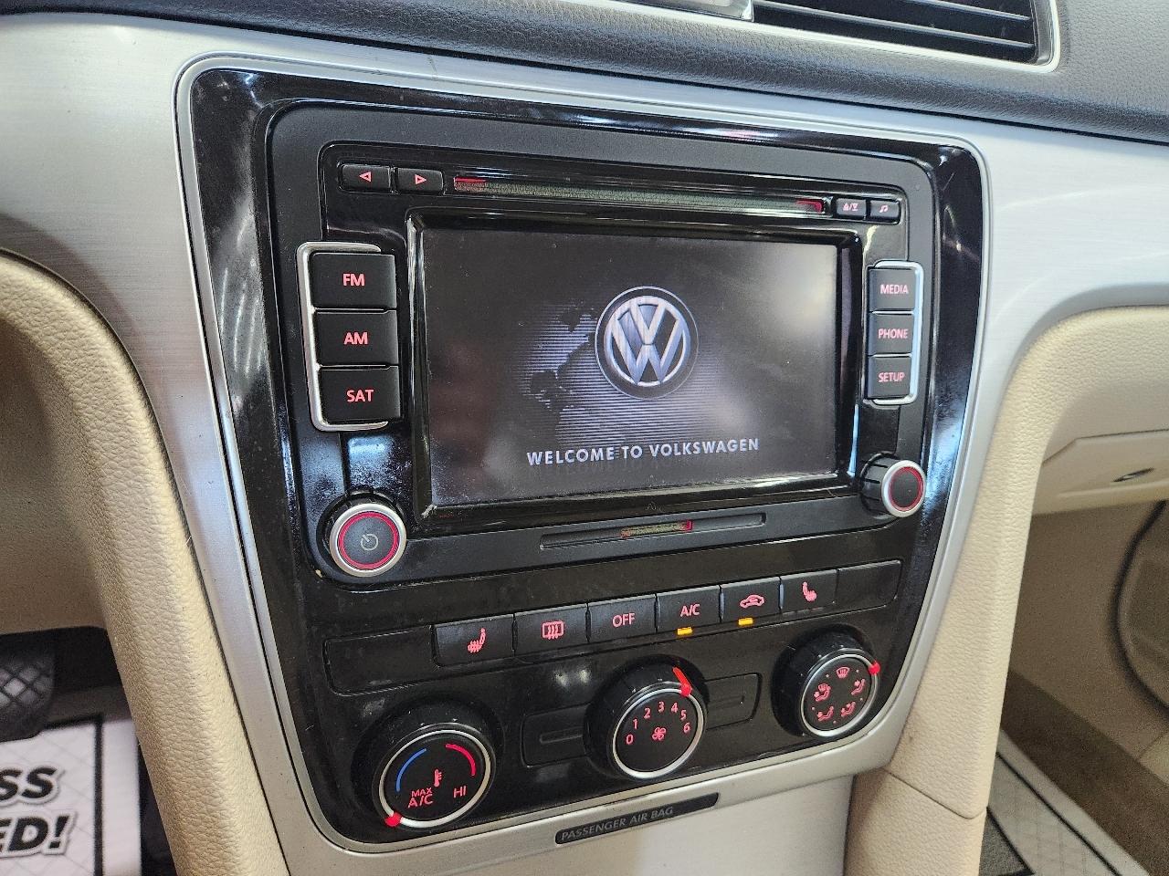Volkswagen Passat SE 2013
