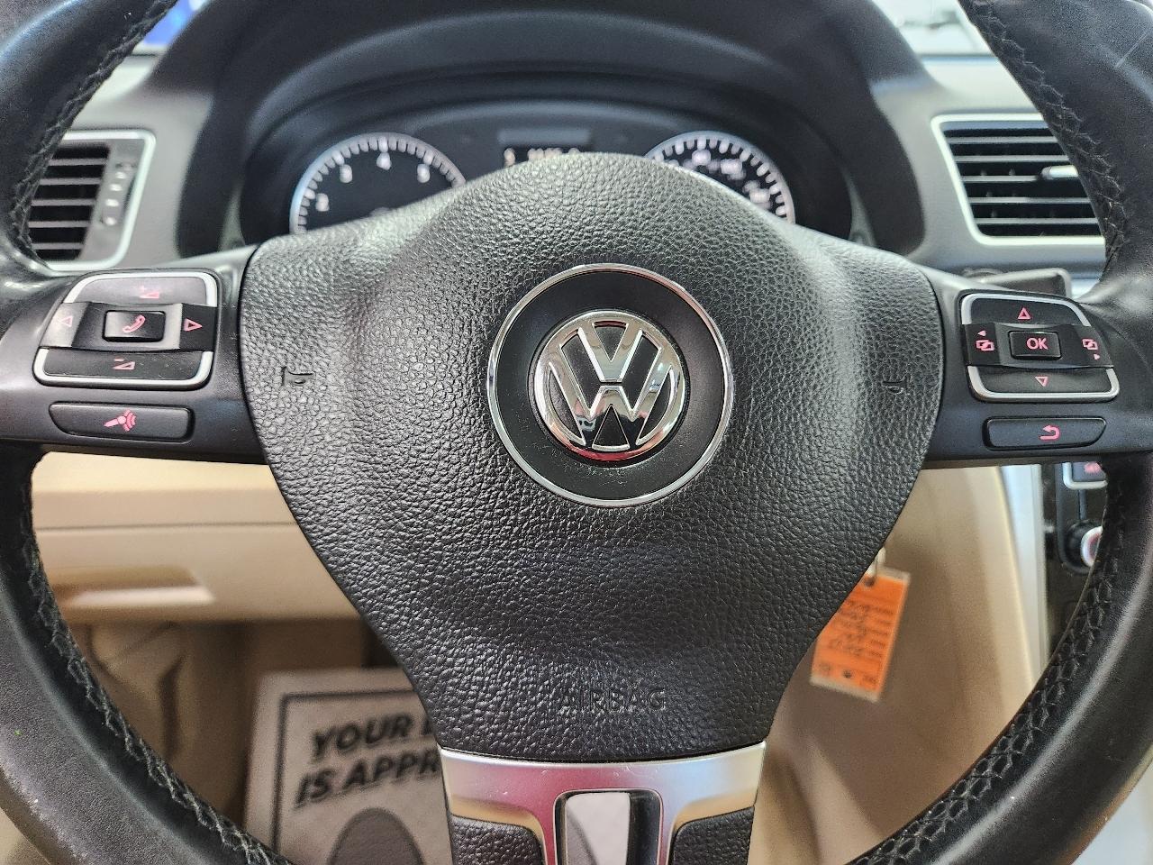Volkswagen Passat SE 2013