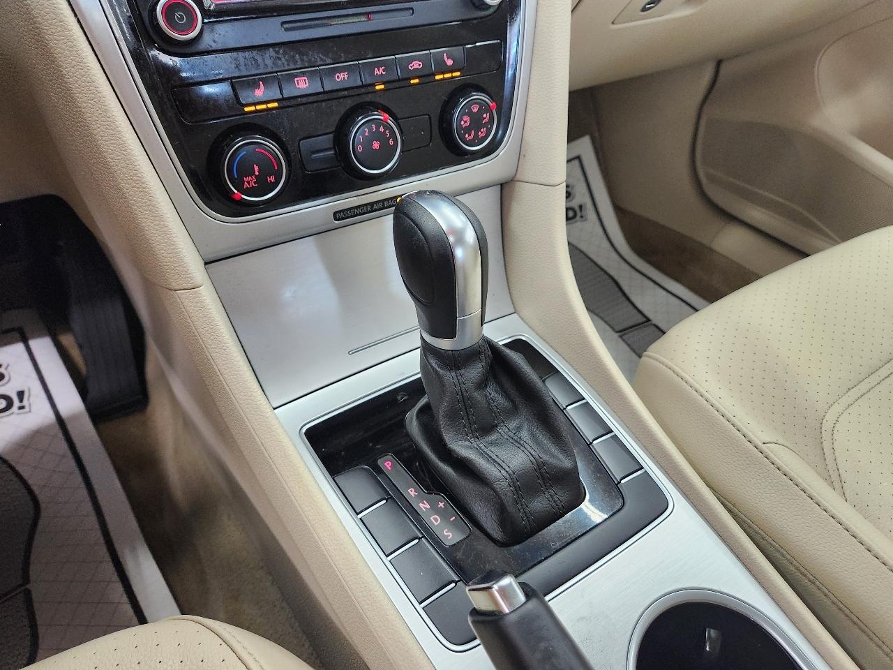 Volkswagen Passat SE 2013