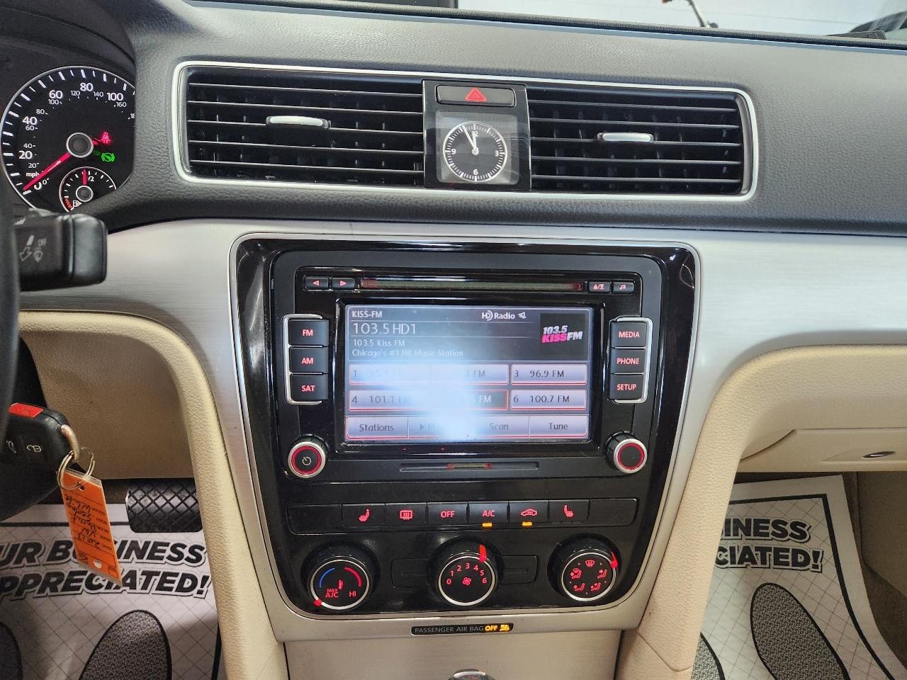 Volkswagen Passat SE 2013