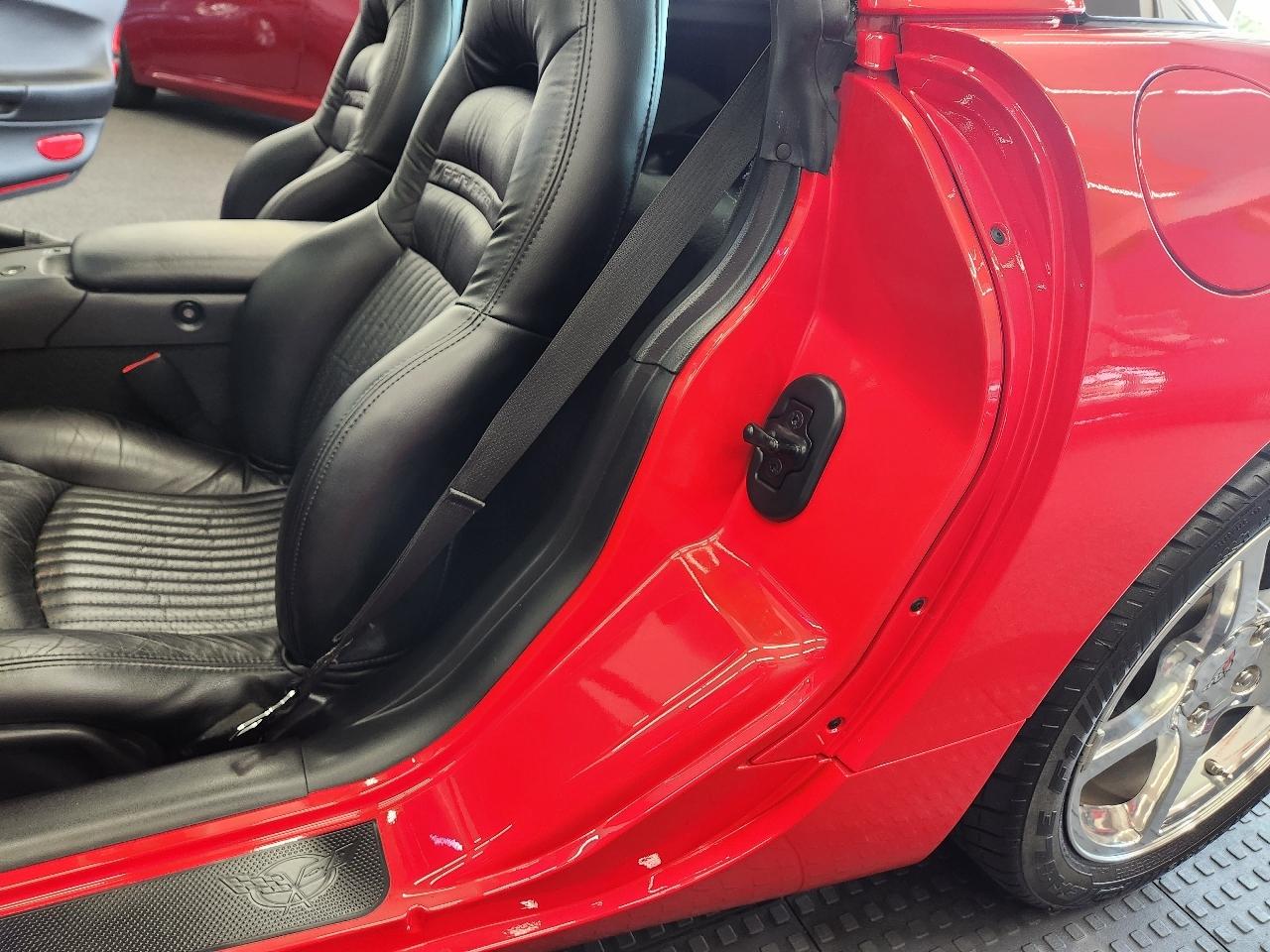 Chevrolet Corvette 2D Coupe 2004