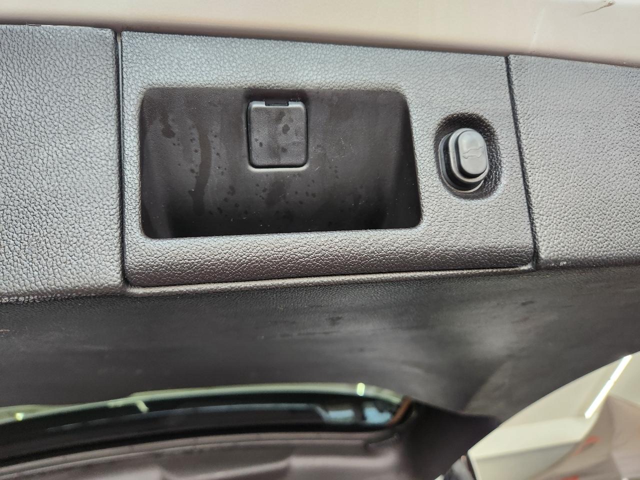 GMC Yukon XL 1500 SLT 2016