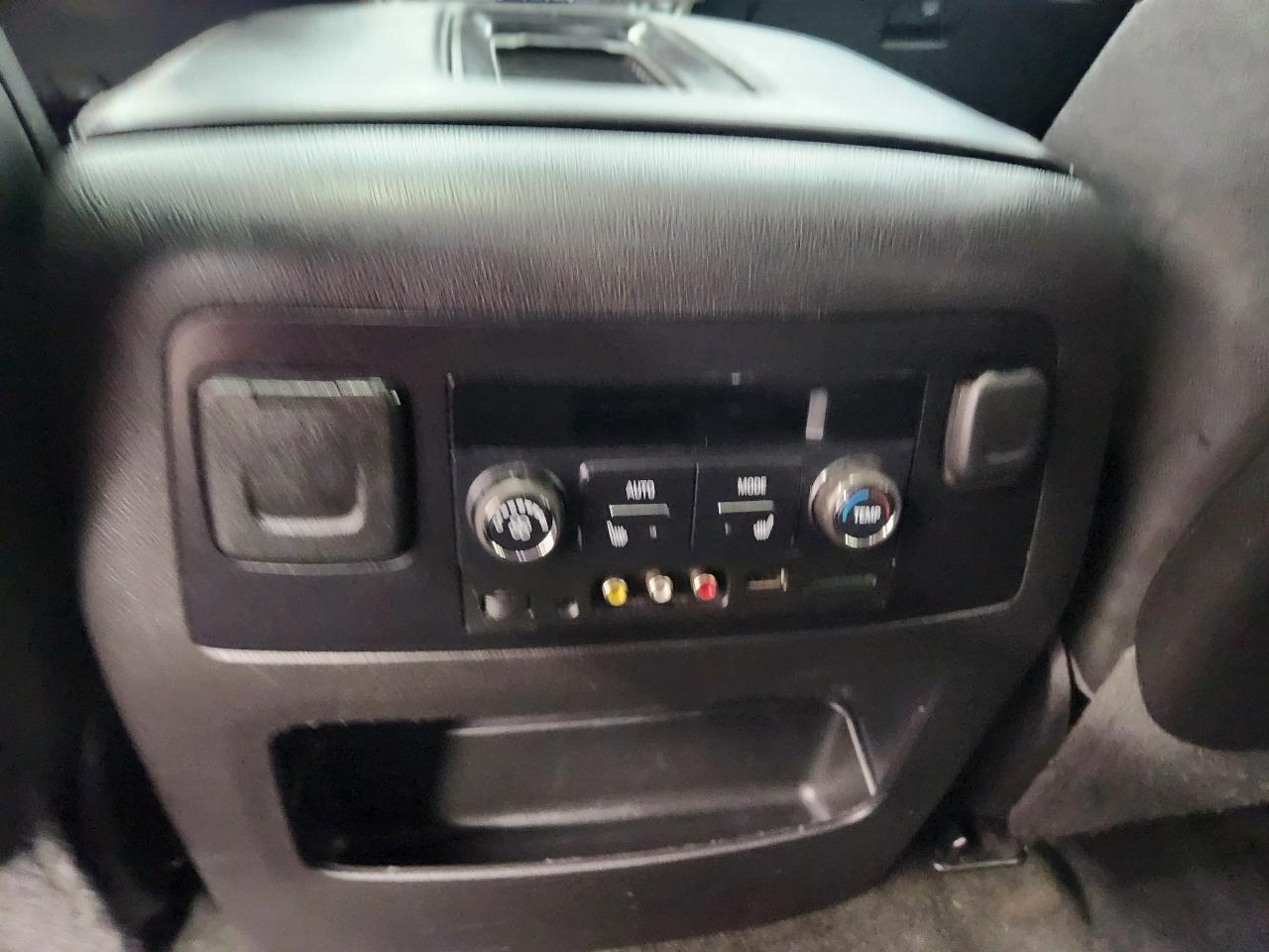 GMC Yukon XL 1500 SLT 2016