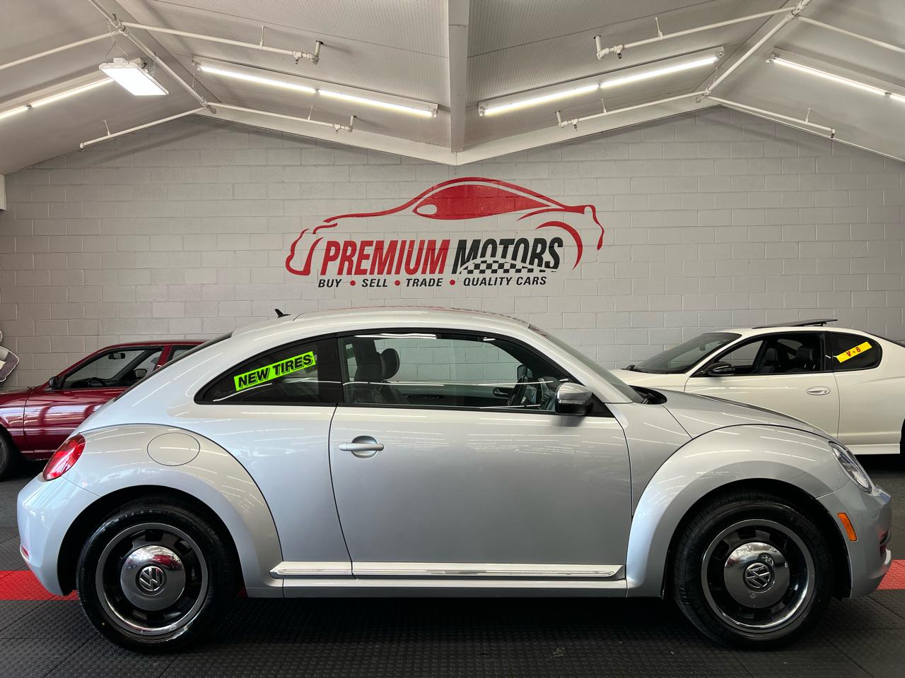 Volkswagen Beetle 2dr Cpe Auto 2.5L PZEV 2012