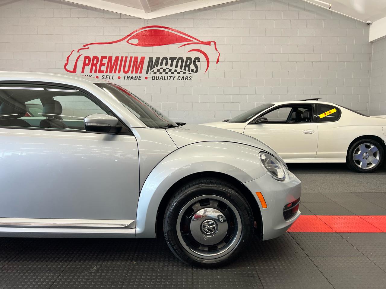 Volkswagen Beetle 2dr Cpe Auto 2.5L PZEV 2012