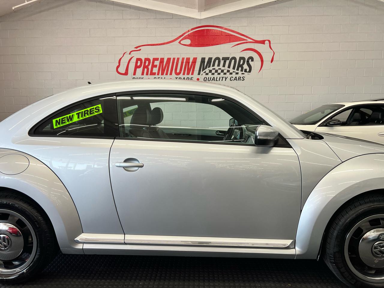 Volkswagen Beetle 2dr Cpe Auto 2.5L PZEV 2012