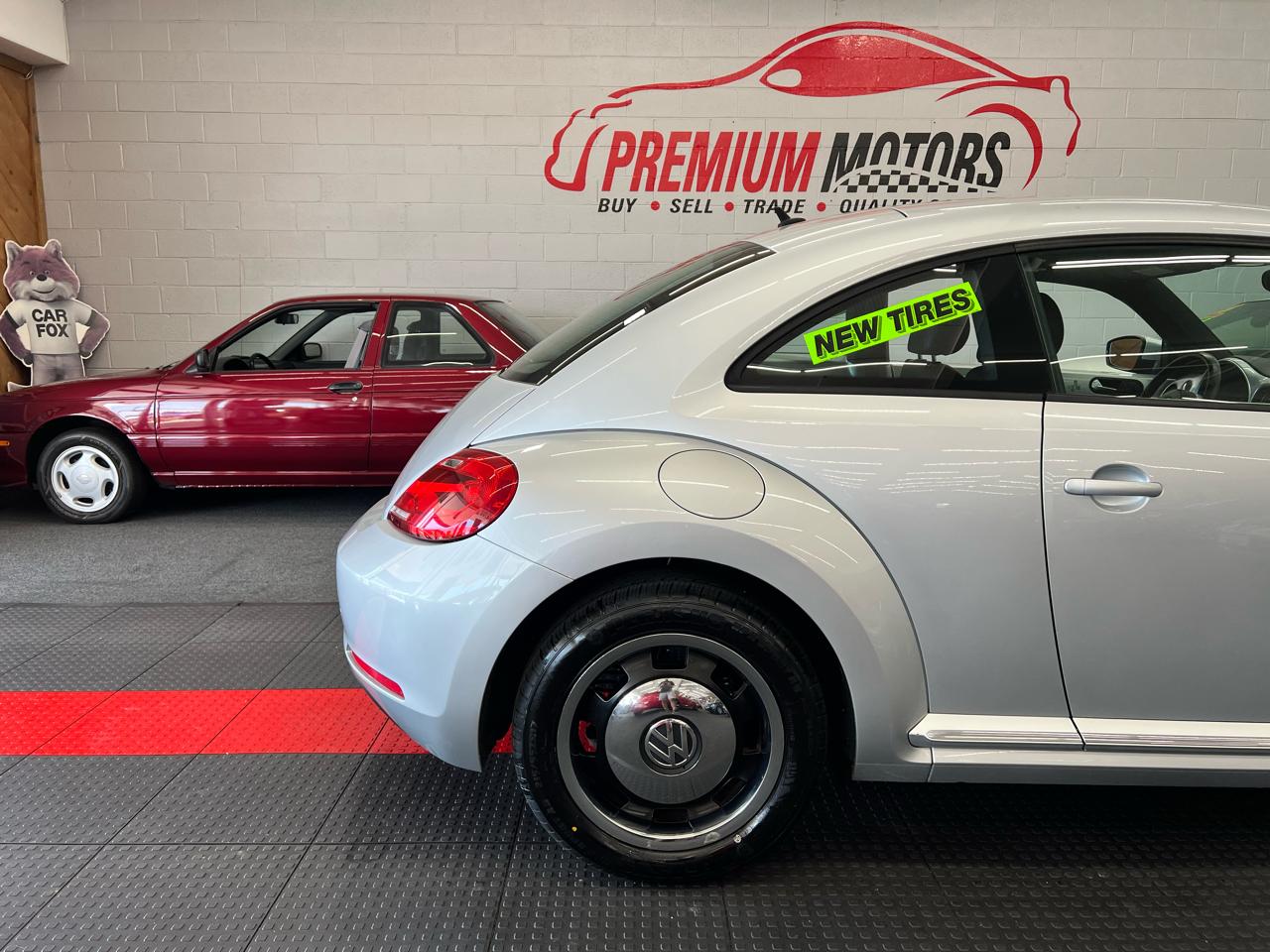 Volkswagen Beetle 2dr Cpe Auto 2.5L PZEV 2012