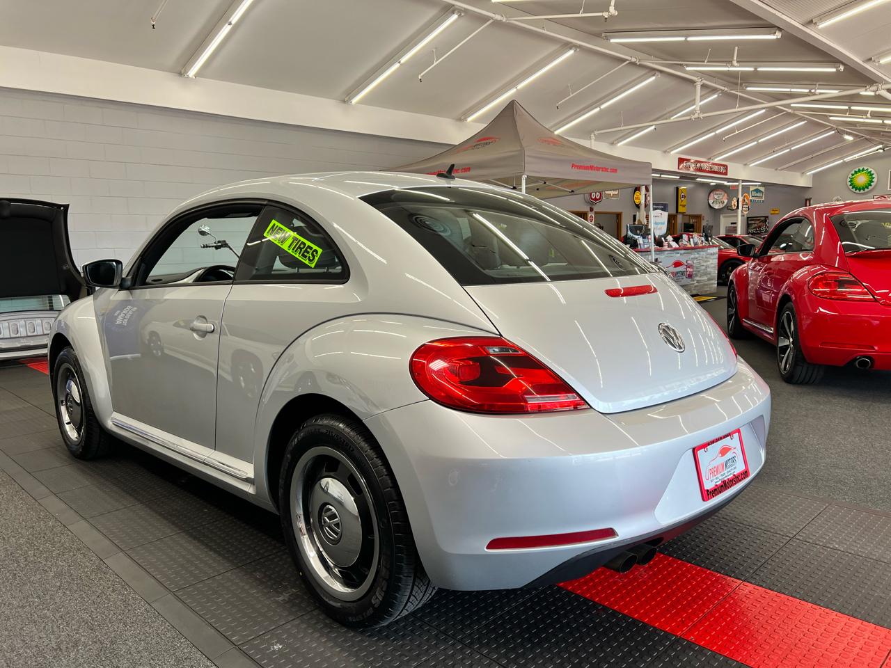 Volkswagen Beetle 2dr Cpe Auto 2.5L PZEV 2012