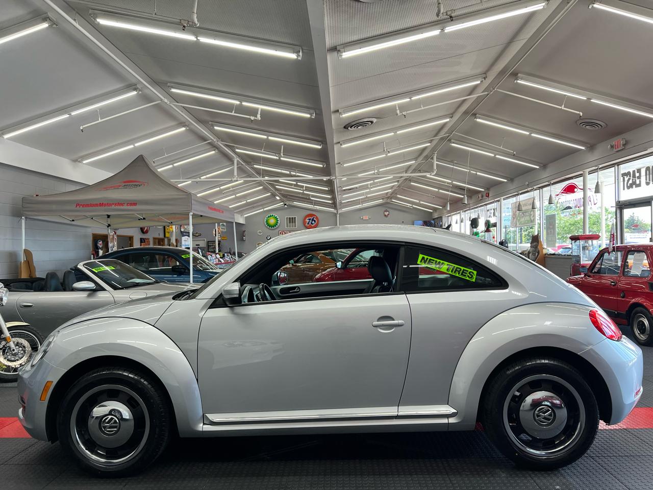 Volkswagen Beetle 2dr Cpe Auto 2.5L PZEV 2012
