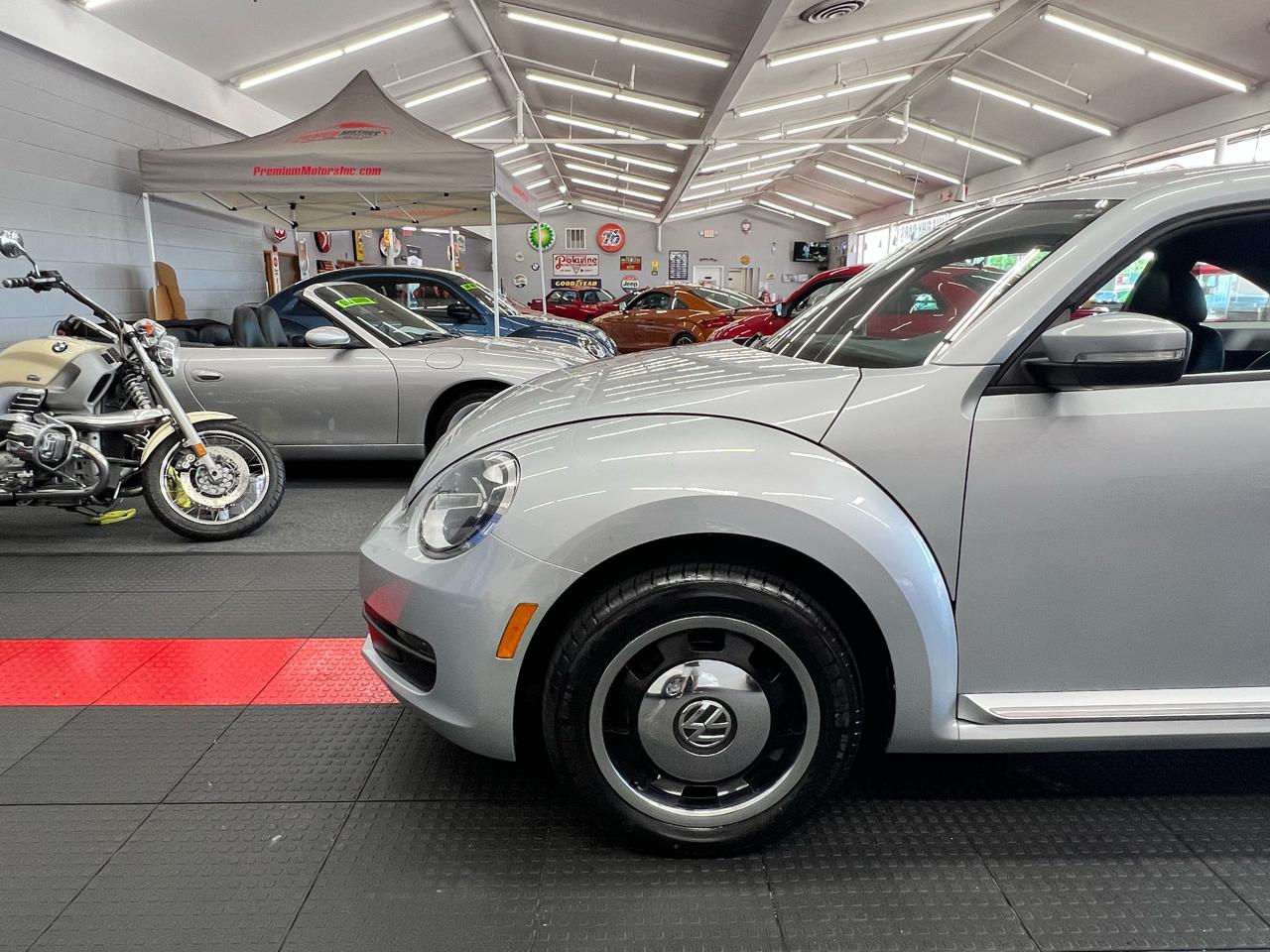 Volkswagen Beetle 2dr Cpe Auto 2.5L PZEV 2012