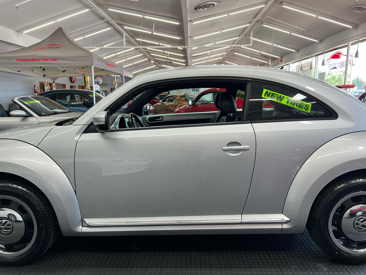 Volkswagen Beetle 2dr Cpe Auto 2.5L PZEV 2012